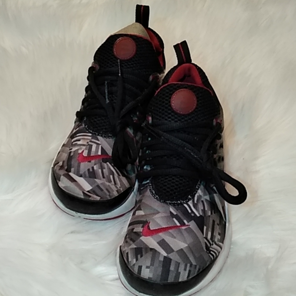 SOLD!!!!!Boys Nike presto